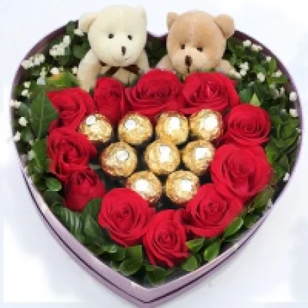 7支红玫瑰+9巧克力球礼盒+2个公仔