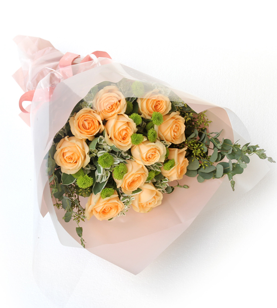 清风雅韵11朵香槟玫瑰雏菊叶上白尤加利