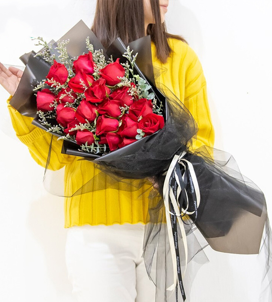 19枝红玫瑰情人草尤加利